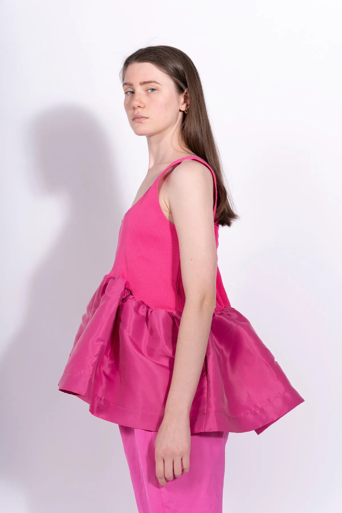 BRIGHT PINK SLEEVELESS PUFF HEM TOP