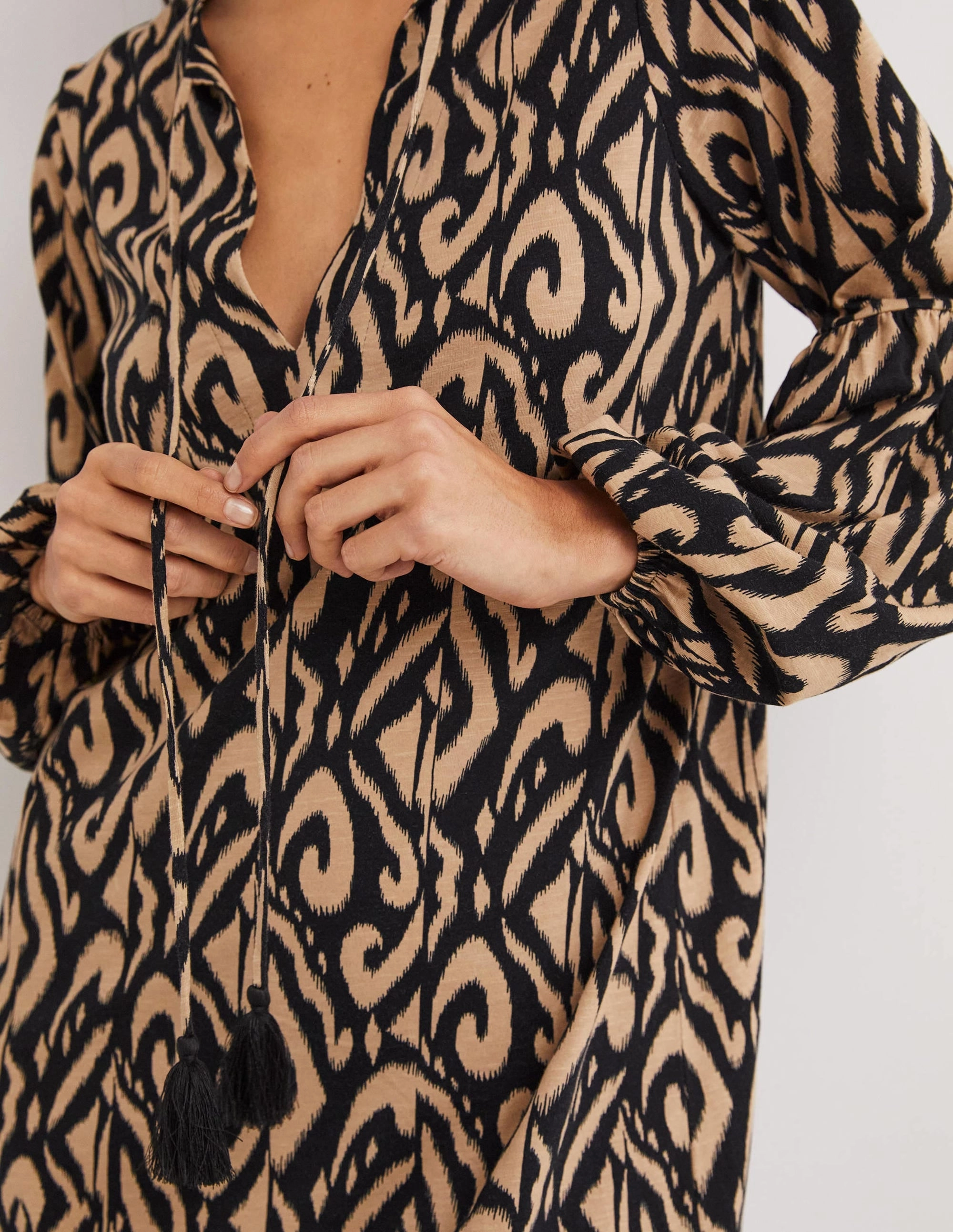 Cotton Jersey Kaftan-Black. Ikat