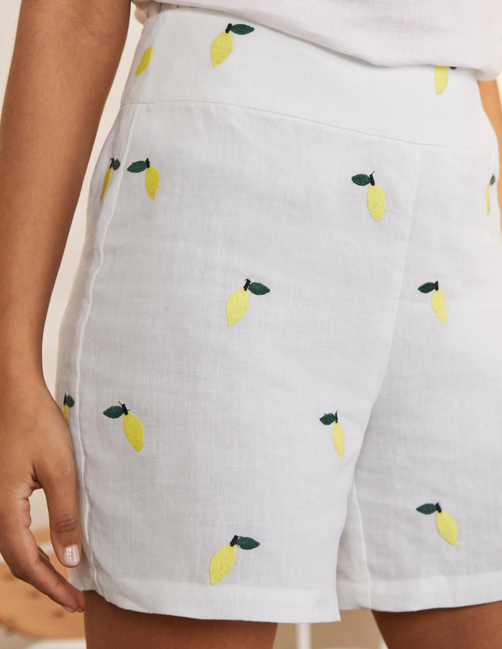 Hornsea Linen Shorts-White with Lemons