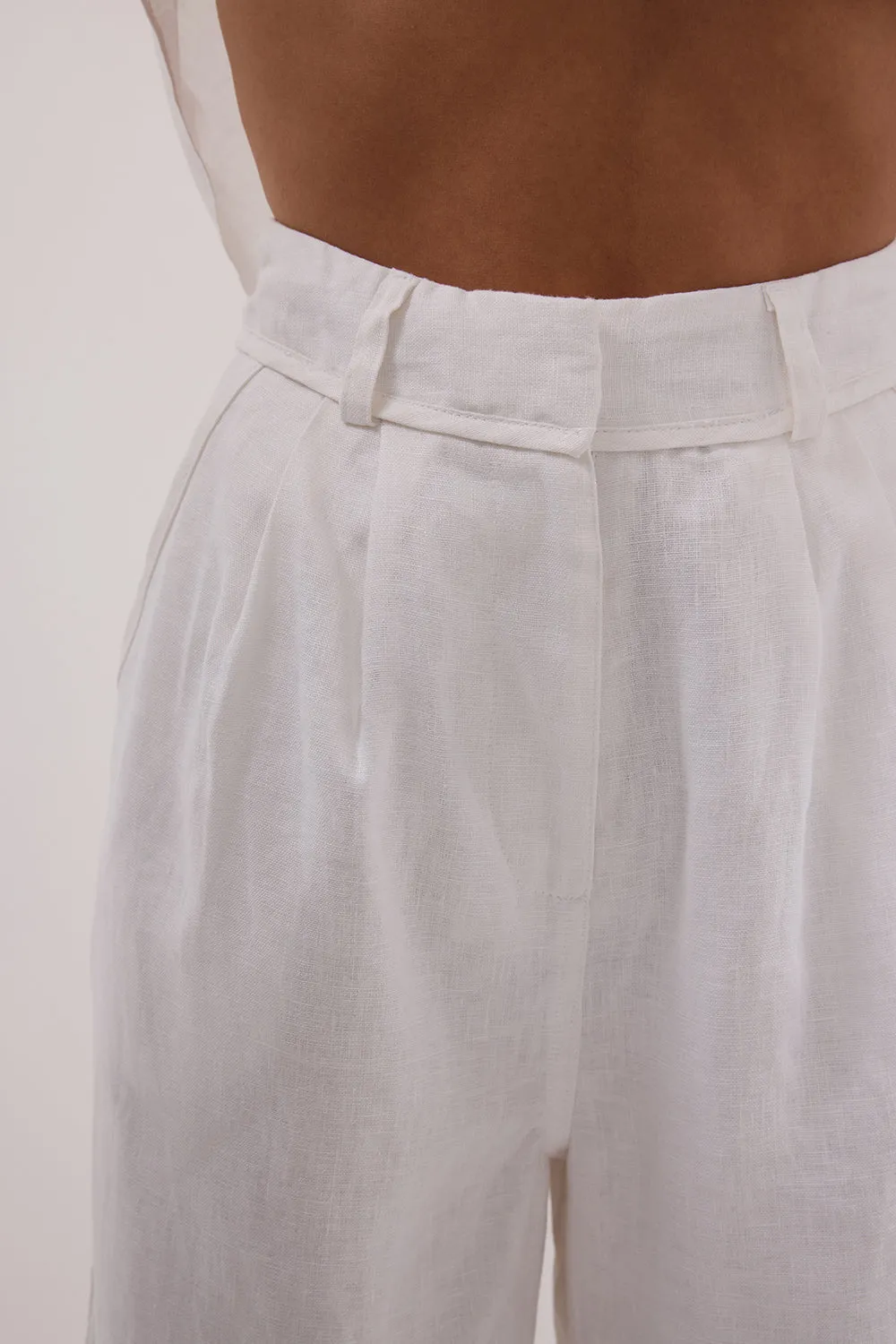 KAYLA WHITE LINEN BERMUDA SHORT