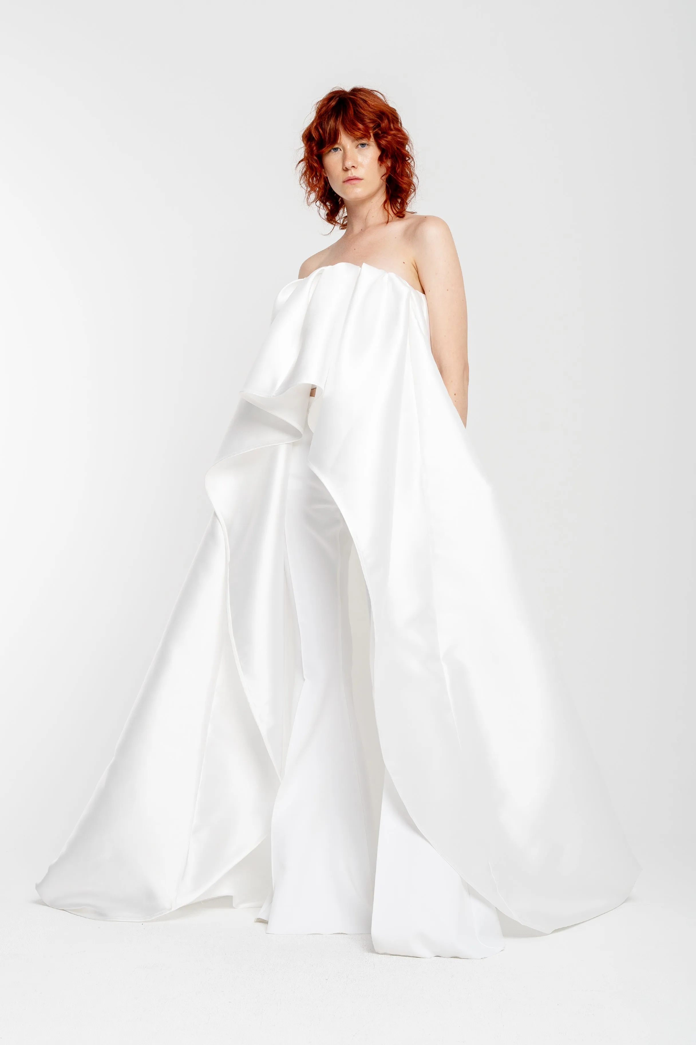 WHITE PLEATED STRAPLESS TRAIN TOP