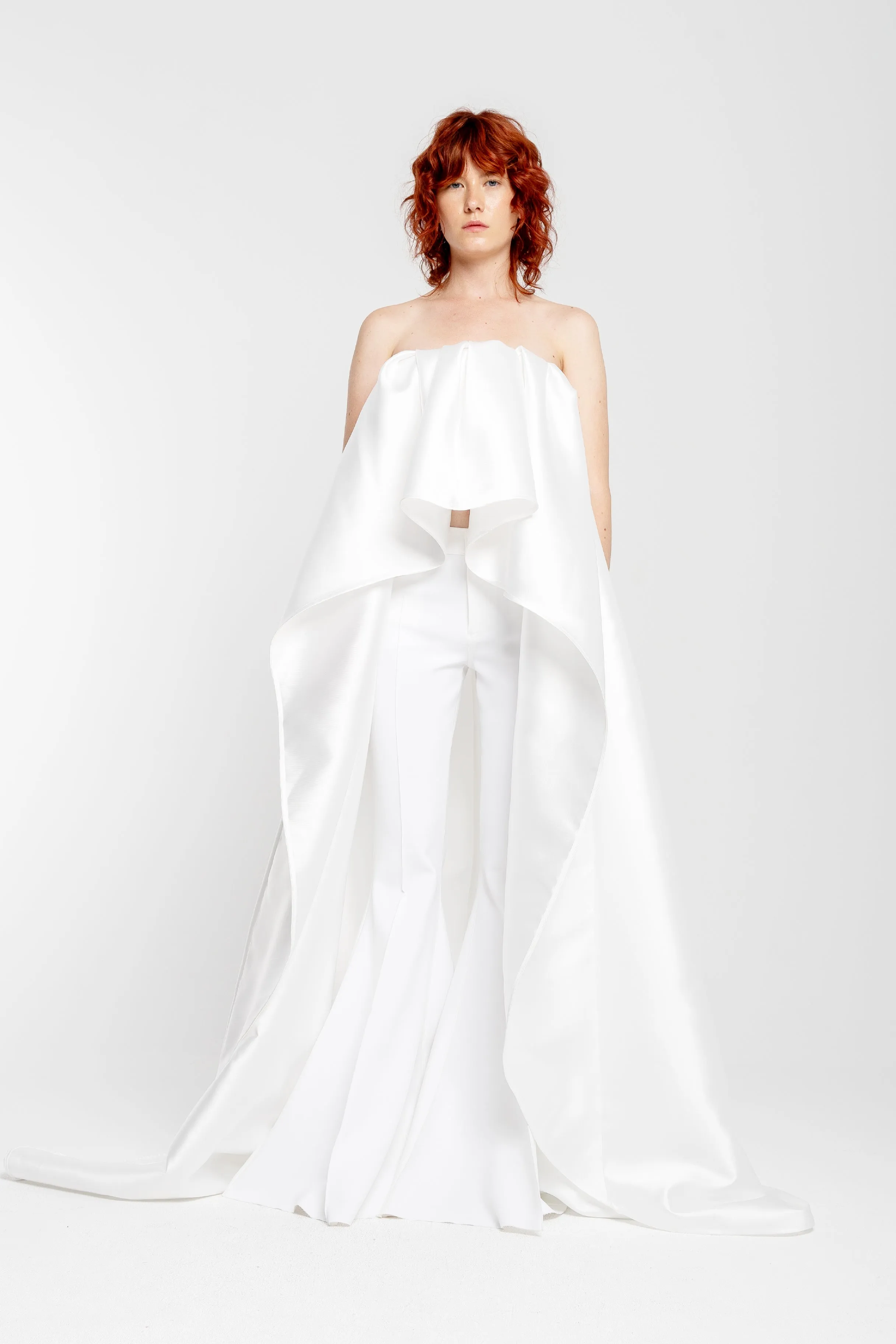 WHITE PLEATED STRAPLESS TRAIN TOP